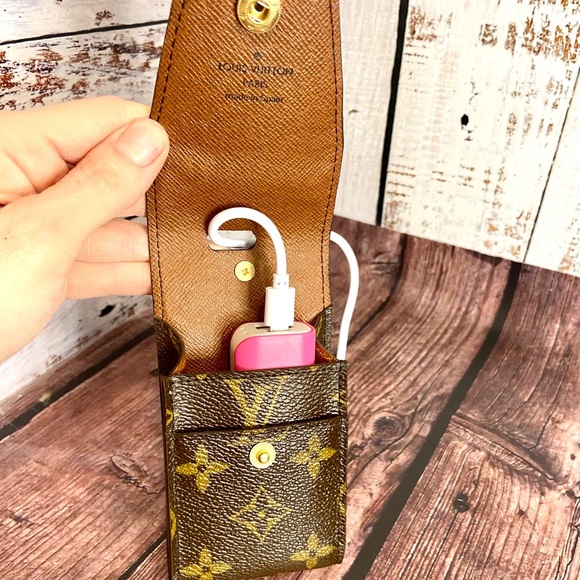 Louis Vuitton Pouch Keychain power bank - Picture 5 of 10